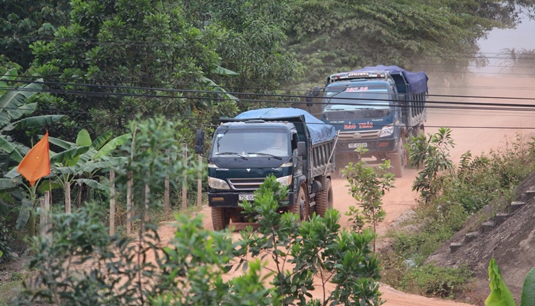 Sau- bi- dan- phong- toa- duong- xe- cho- dat- tun