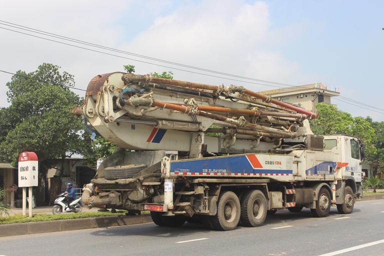 Xe- bom- be- tong- khung- nam- va- gan- 2- ngay- t