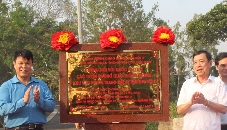 Gan- bien- cong- trinh- chao- mung- Dai- hoi- X- C