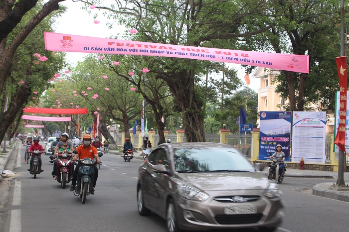 Co- do- Hue- ron- rang- don- khach- ve- khai- hoi-