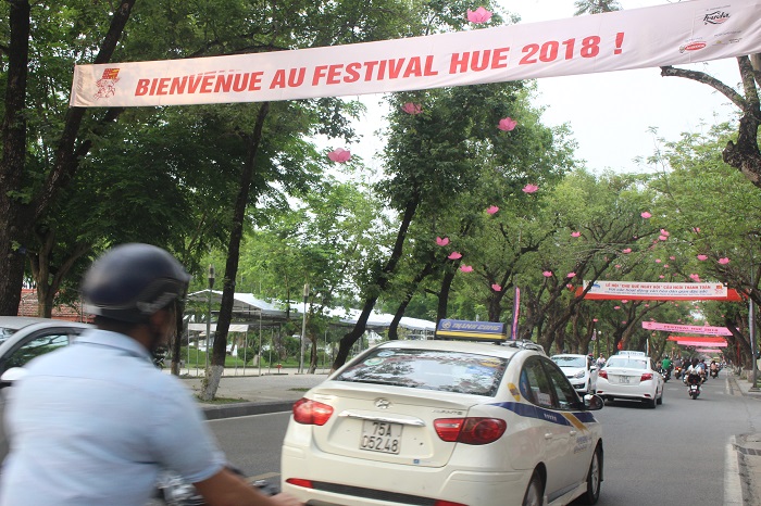 Co- do- Hue- ron- rang- don- khach- ve- khai- hoi-