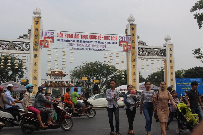 Co- do- Hue- ron- rang- don- khach- ve- khai- hoi-