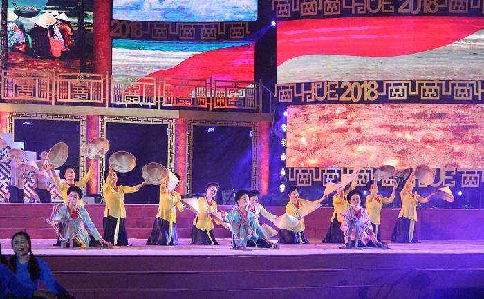 Co- do- Hue- ron- rang- don- khach- ve- khai- hoi-