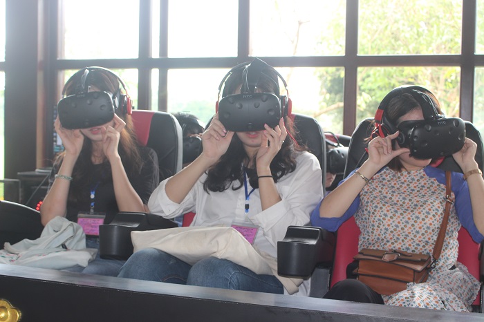 Kham- pha- Trung- tam- VR- tim- ve- Hoang- Cung- H