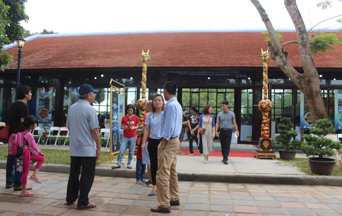 Kham- pha- Trung- tam- VR- tim- ve- Hoang- Cung- H