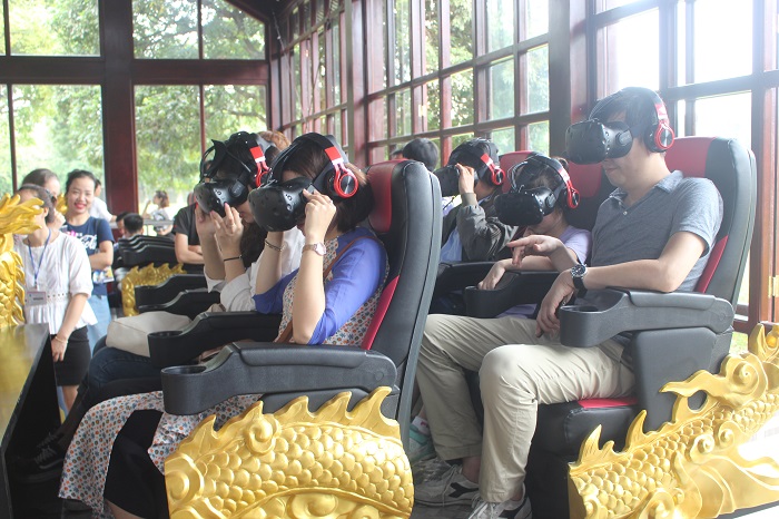 Kham- pha- Trung- tam- VR- tim- ve- Hoang- Cung- H