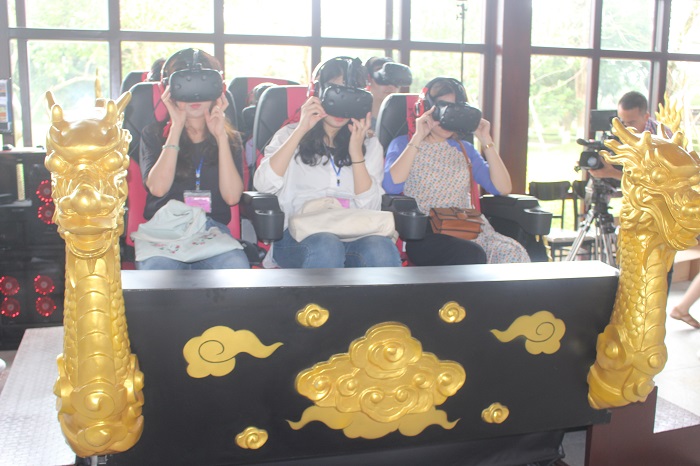 Kham- pha- Trung- tam- VR- tim- ve- Hoang- Cung- H