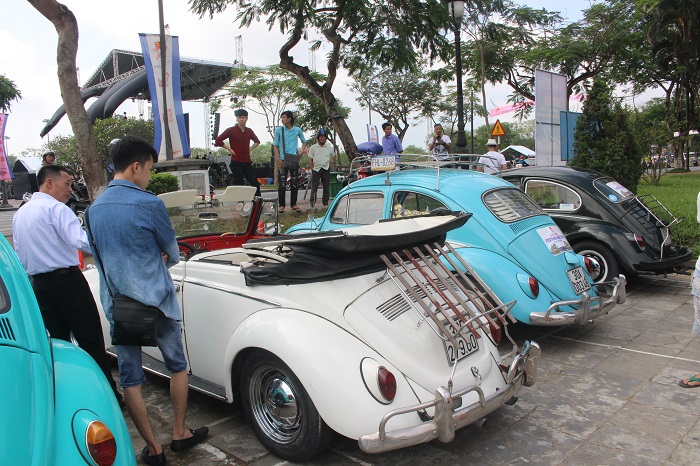 Ngam- dan- xe- co- Volkswagen- tu- hoi- lam- nong-