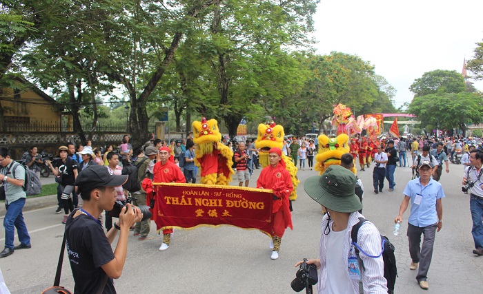 Quang- dien- duong- pho- soi- dong- hut- moi- anh-