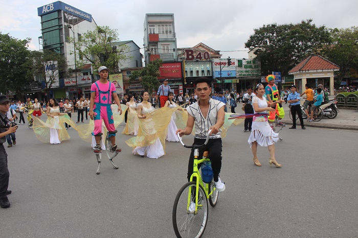 Quang- dien- duong- pho- soi- dong- hut- moi- anh-