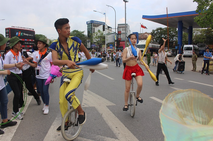 Quang- dien- duong- pho- soi- dong- hut- moi- anh-