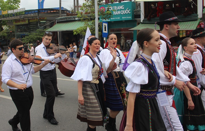 Quang- dien- duong- pho- soi- dong- hut- moi- anh-