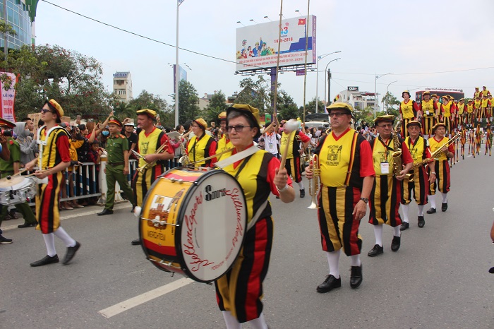 Quang- dien- duong- pho- soi- dong- hut- moi- anh-