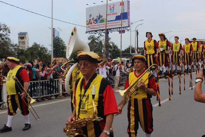 Quang- dien- duong- pho- soi- dong- hut- moi- anh-