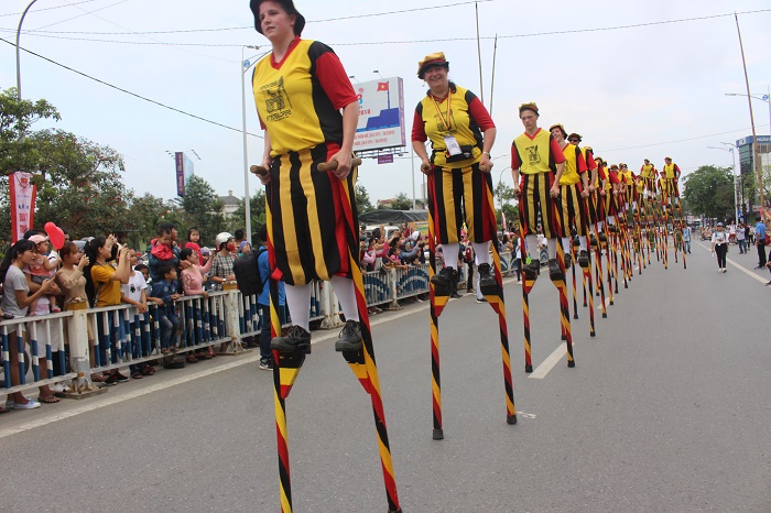 Quang- dien- duong- pho- soi- dong- hut- moi- anh-