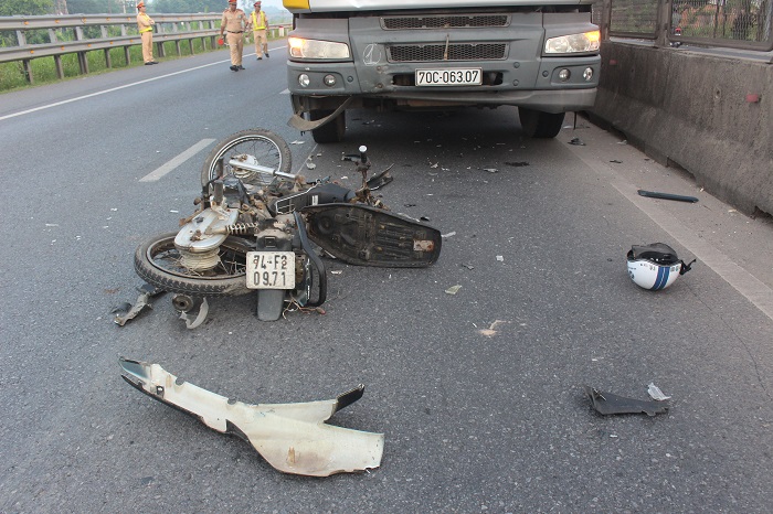 Xe- may- di- nguoc- chieu- tong- truc- dien- xe- d