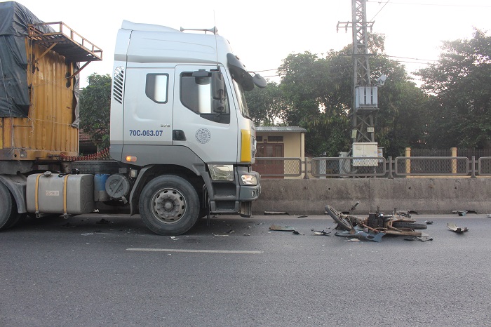 Xe- may- di- nguoc- chieu- tong- truc- dien- xe- d