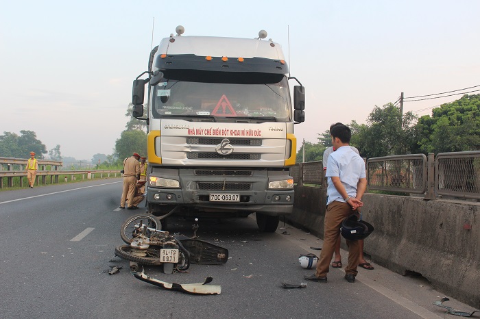 Xe- may- di- nguoc- chieu- tong- truc- dien- xe- d