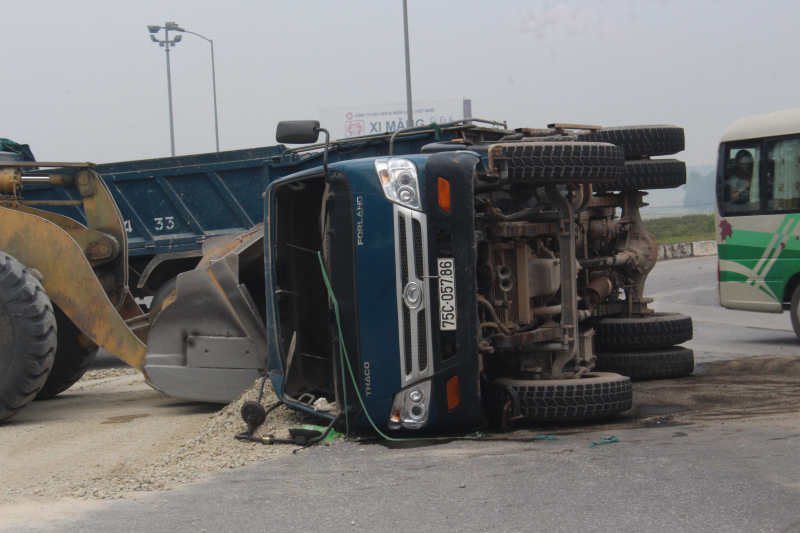 Xe- cho- da- lat- nhao- khi- vao- cua- phoi- bung-