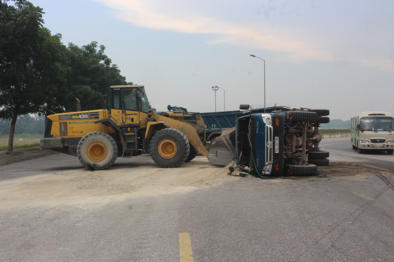 Xe- cho- da- lat- nhao- khi- vao- cua- phoi- bung-