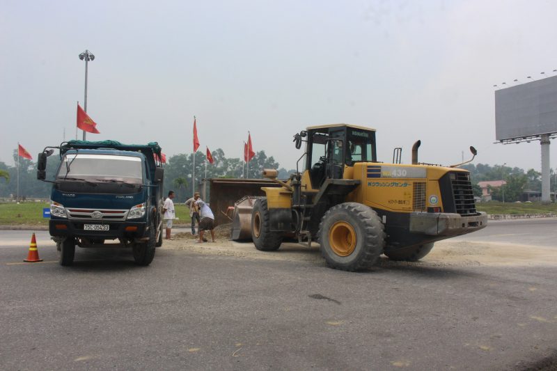 Xe- cho- da- lat- nhao- khi- vao- cua- phoi- bung-