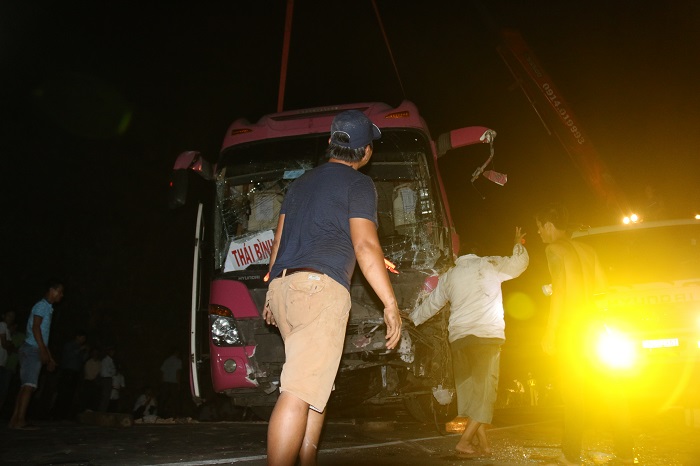 Nan- nhan- vu- TNGT- xe- khach- tren- duong- tranh