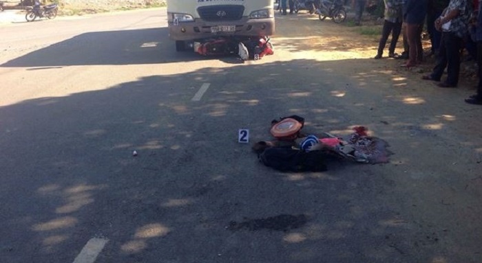 Xe- buyt- nuot- xe- may- vao- gam- 4- nguoi- thuon