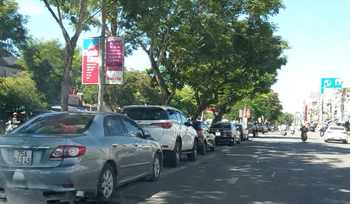 Hue- Hang- loat- o- to- van- dau- trai- phep- 2- b