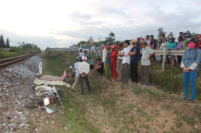 Qua- duong- ngang- thieu- quan- sat- nguoi- dan- o