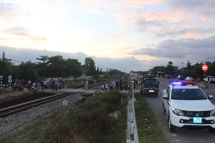 Qua- duong- ngang- thieu- quan- sat- nguoi- dan- o