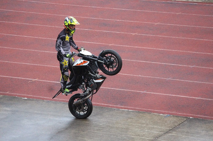 Bieu- dien- mo- to- xe- dap- long- chao- khuay- do