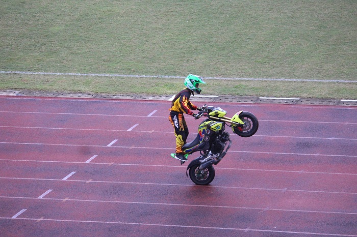 Bieu- dien- mo- to- xe- dap- long- chao- khuay- do