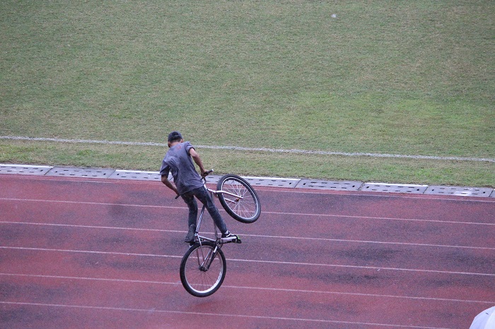 Bieu- dien- mo- to- xe- dap- long- chao- khuay- do