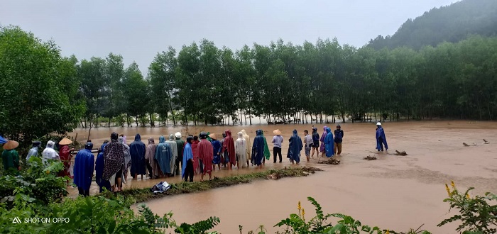 Hue- Mua- lon- nhieu- tuyen- duong- bi- ngap- 1- n