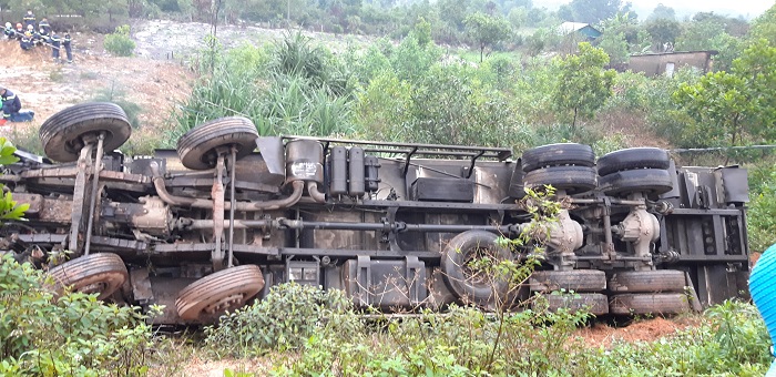 Hang- chuc- Canh- sat- giai- cuu- 3- nguoi- mac- t