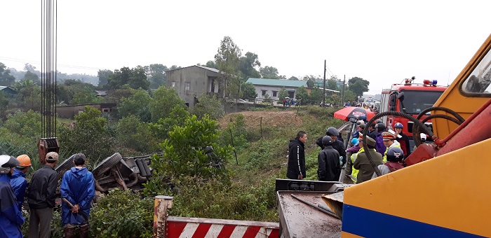 Hang- chuc- Canh- sat- giai- cuu- 3- nguoi- mac- t