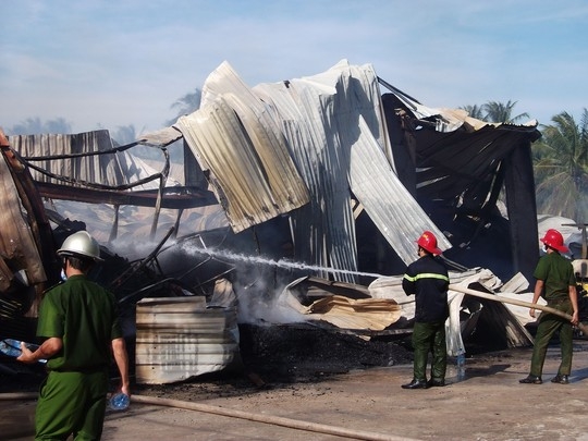 Luc luong chua chay tiep can hien truong