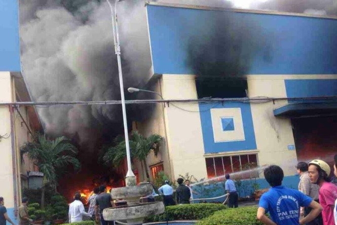 hien truong vu chay o khu cong nghiep tan duc