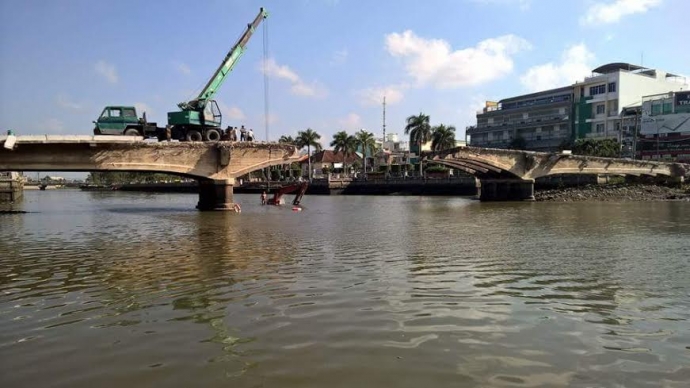 1452403153-pha-do-cau-duc-tram-tuoi-xe-cau-troi-tu