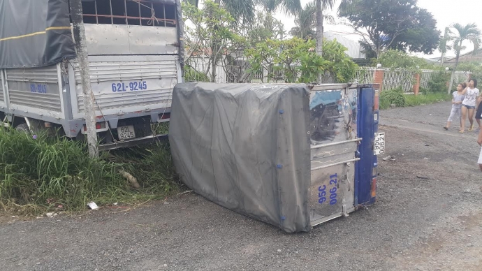 Lật xe