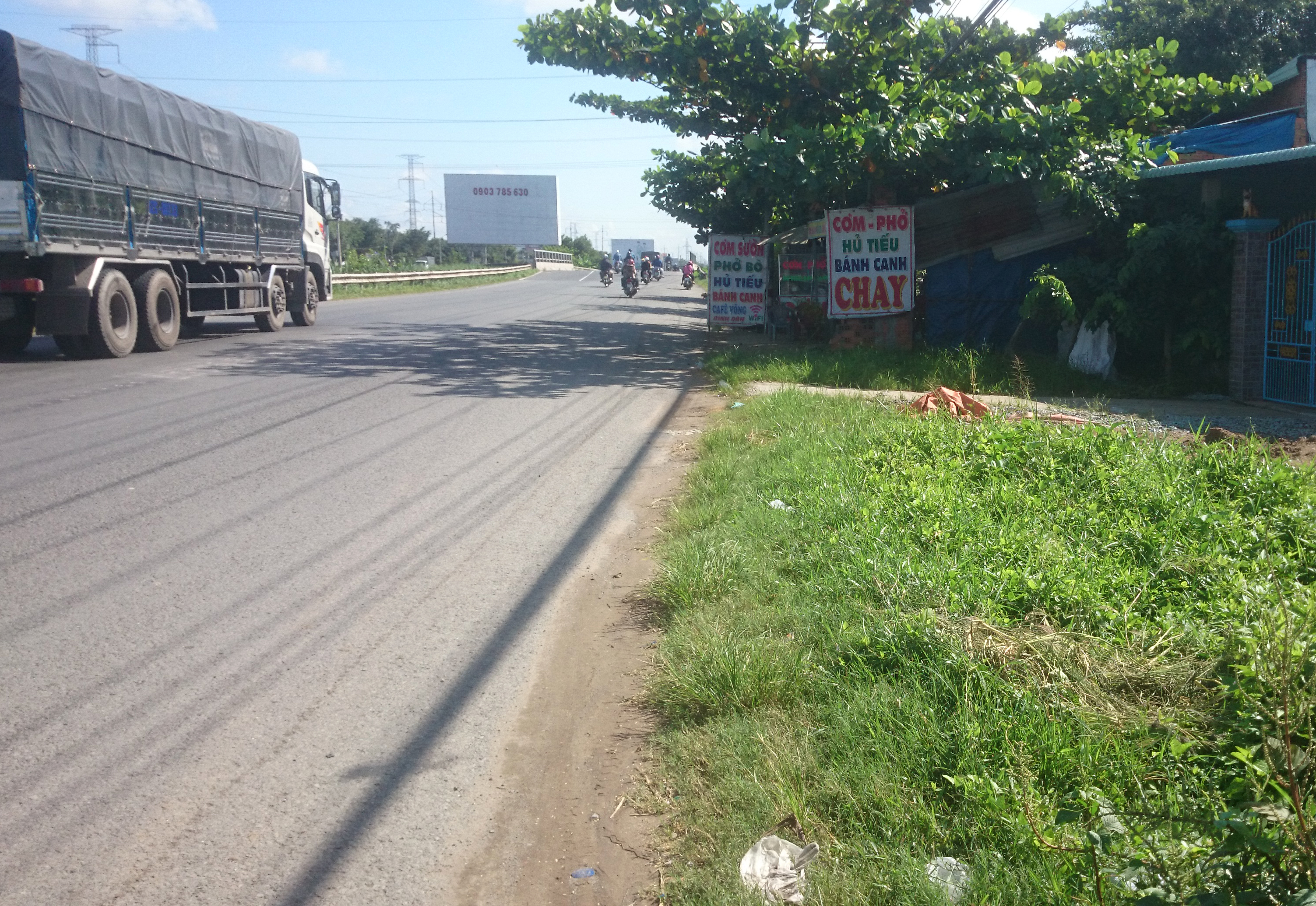 Qu&aacute;n chựt ch&eacute;m kh&aacute;ch ko gh&eacute; ăn