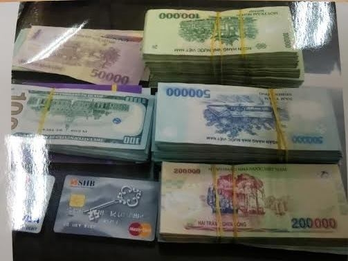 trom-xe-cho-500-cay-vang-2jpg