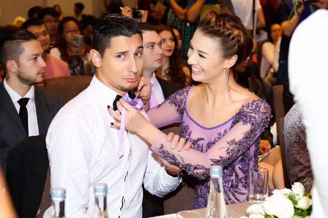 Hong Que mang bau voi ban nhay tay baoxaydung.vn