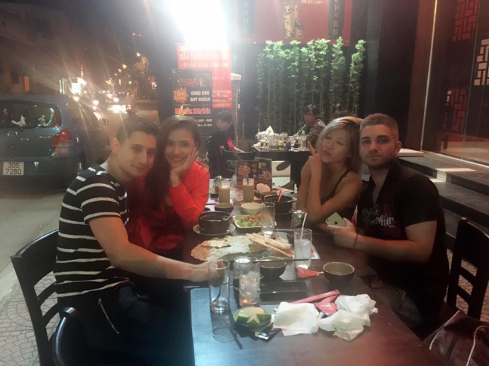 Hong Que mang bau voi ban nhay tay baoxaydung.vn