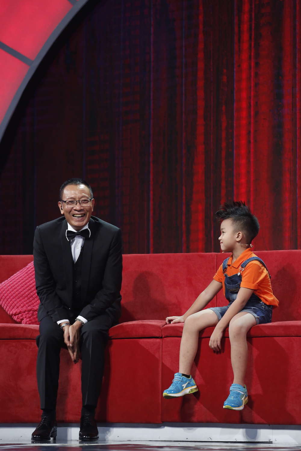 Mat troi be con - MC Lai Van Sam cung thi sinh  4