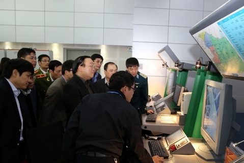 Pttg tham quan Phong dieu hanh Trung tam kiem soat