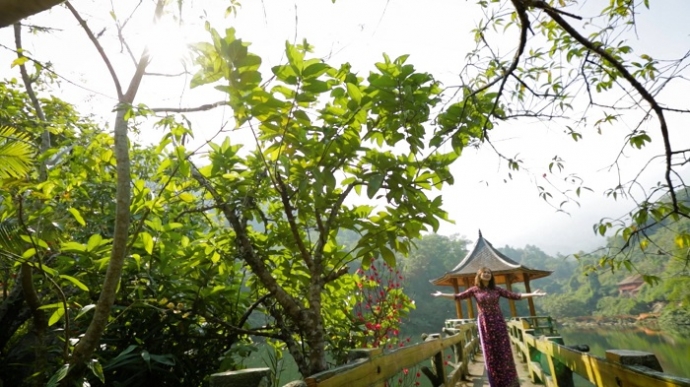 Ca sĩ Kh&aacute;nh Linh kh&ocirc;ng thể đẹp hơn trong MV Cảm ơn