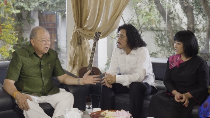 Gia đ&igrave;nh nghệ sĩ Cẩm V&acirc;n chia sẻ về Tết (1) (Copy)