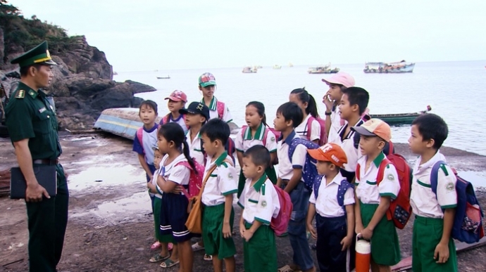 Thầy gi&aacute;o Trần B&igrave;nh Phục ở lớp học đặc biệt (4) (C