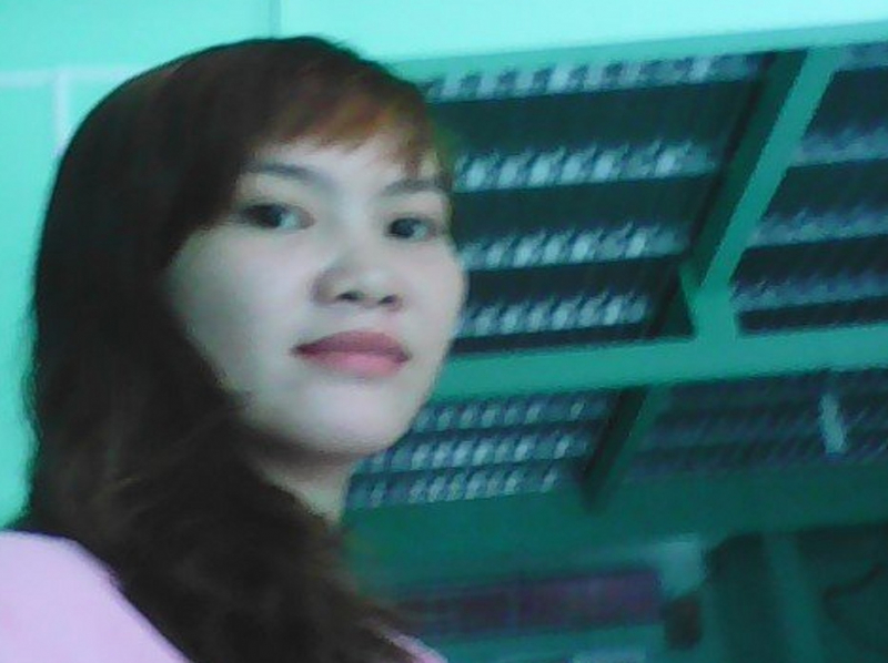 nguoi vo bong dung mat tich khi di le chua